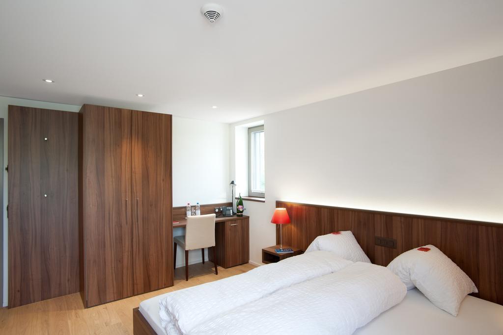 Seehotel Delphin Meisterschwanden Szoba fotó